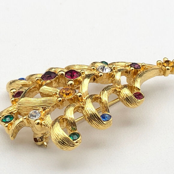 Vintage Monet Brooch Christmas Tree Multicolor Rhinestone Textured Gold Tone Pin - Picture 7 of 9